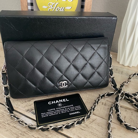 SOLD CHANEL wallet / crossbody - Picture 1 of 8
